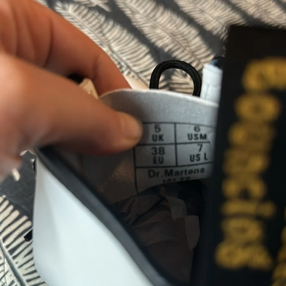 NWT Doc Martens 101 Yellow Stitch Smooth Leather White Ankle Boots - Picture 11 of 11